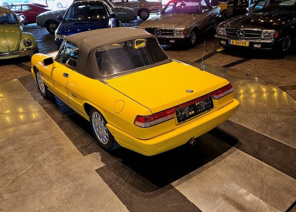 Alfa Romeo Spider 2000 Petrol 1992 (Margin)