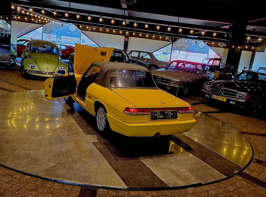 Alfa Romeo Spider 2000 Petrol 1992 (Margin)