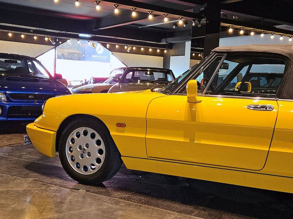 Alfa Romeo Spider 2000 Petrol 1992 (Margin)