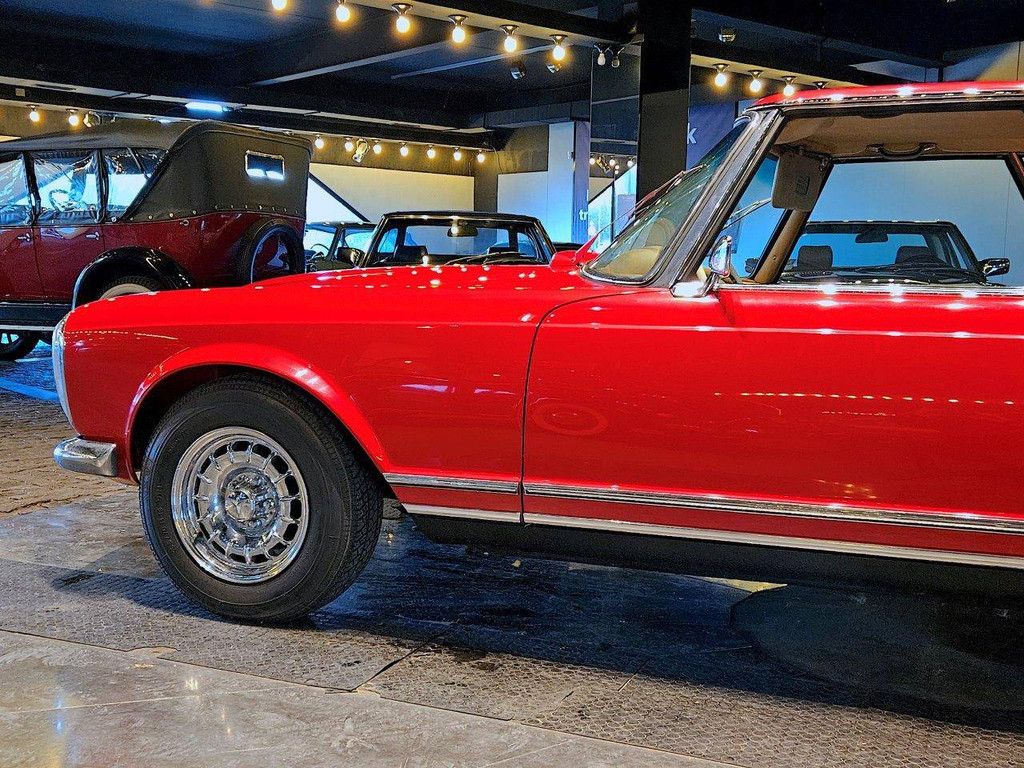 Mercedes-Benz 250 SL „Pagode“ Benzin 1965 (Margin)