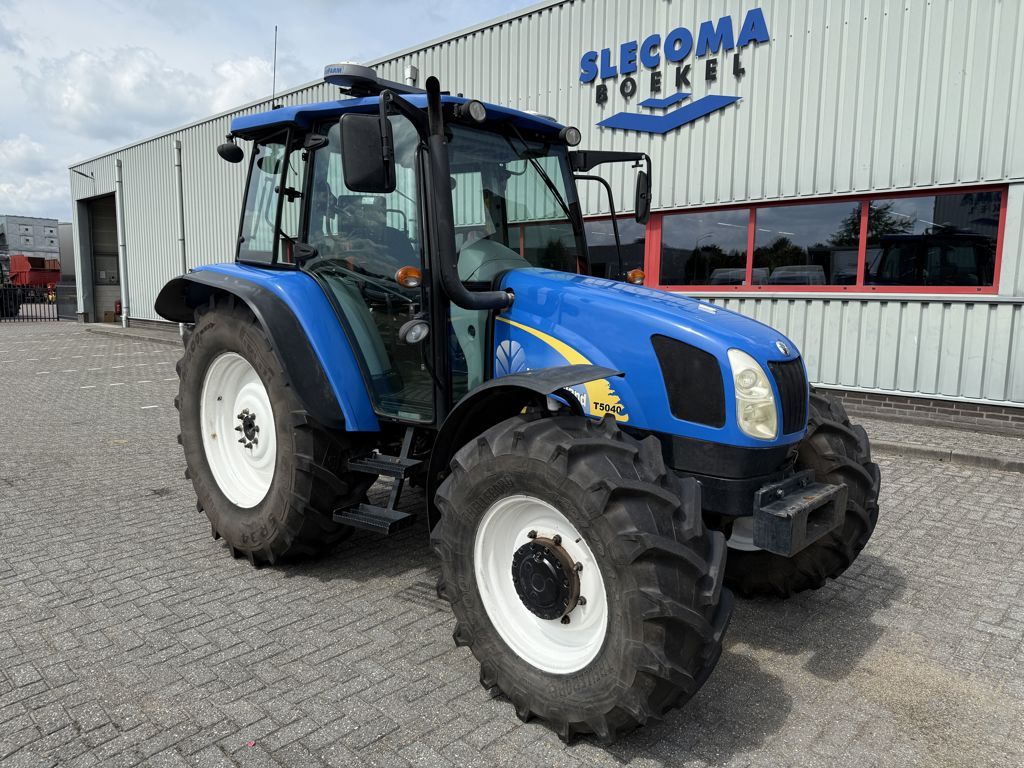 New Holland T5040 CAB + GPS