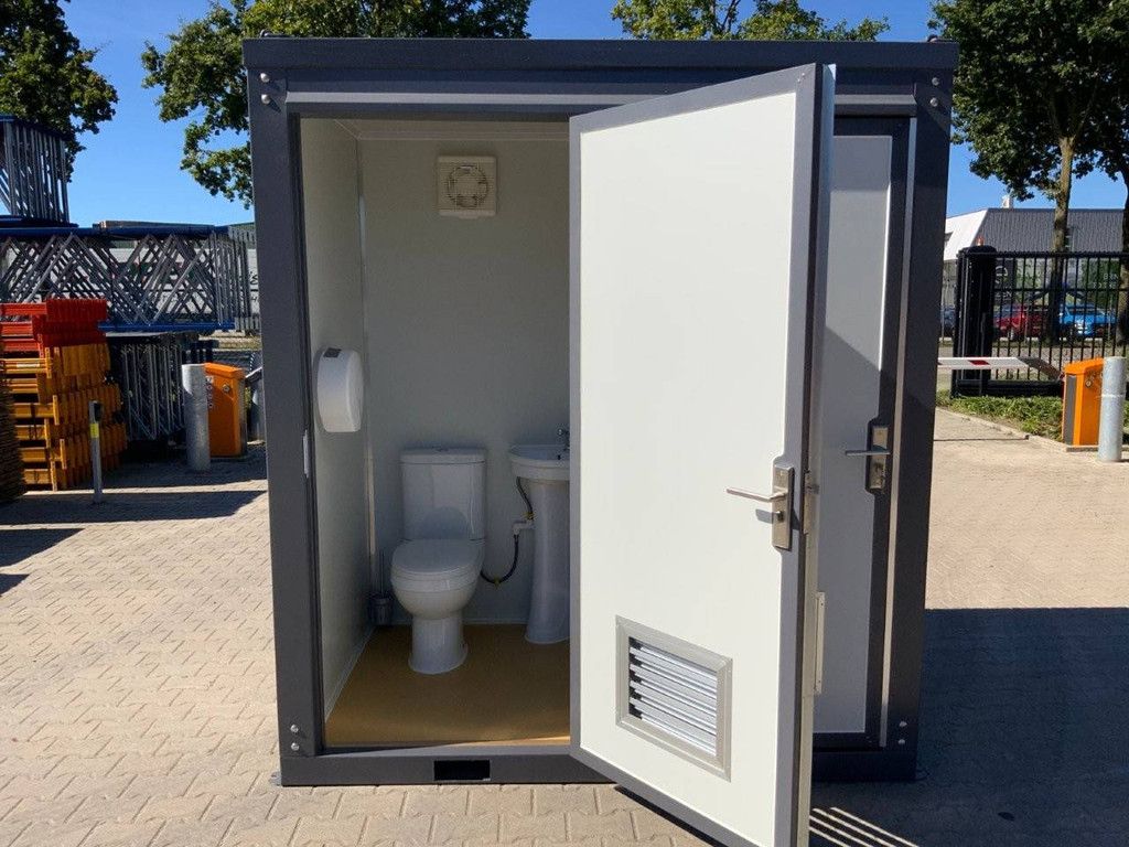 Sanitärzelle Doppeltoilette 2025