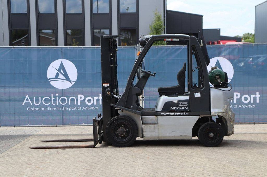 Gabelstapler Nissan UD02A25PQ Treibgas 2500kg 4,75m 2005