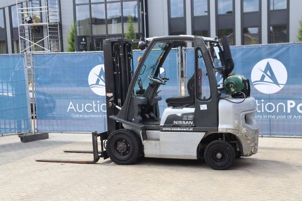 Gabelstapler Nissan UD02A25PQ Treibgas 2500kg 4,75m 2005