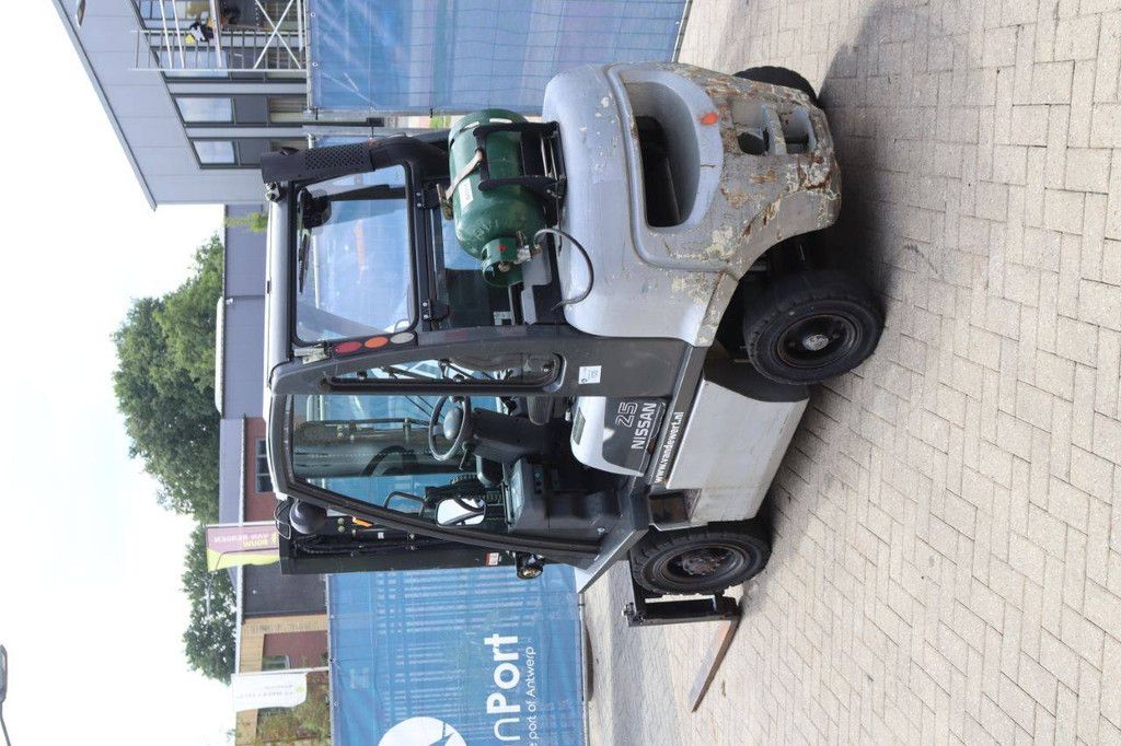 Gabelstapler Nissan UD02A25PQ Treibgas 2500kg 4,75m 2005