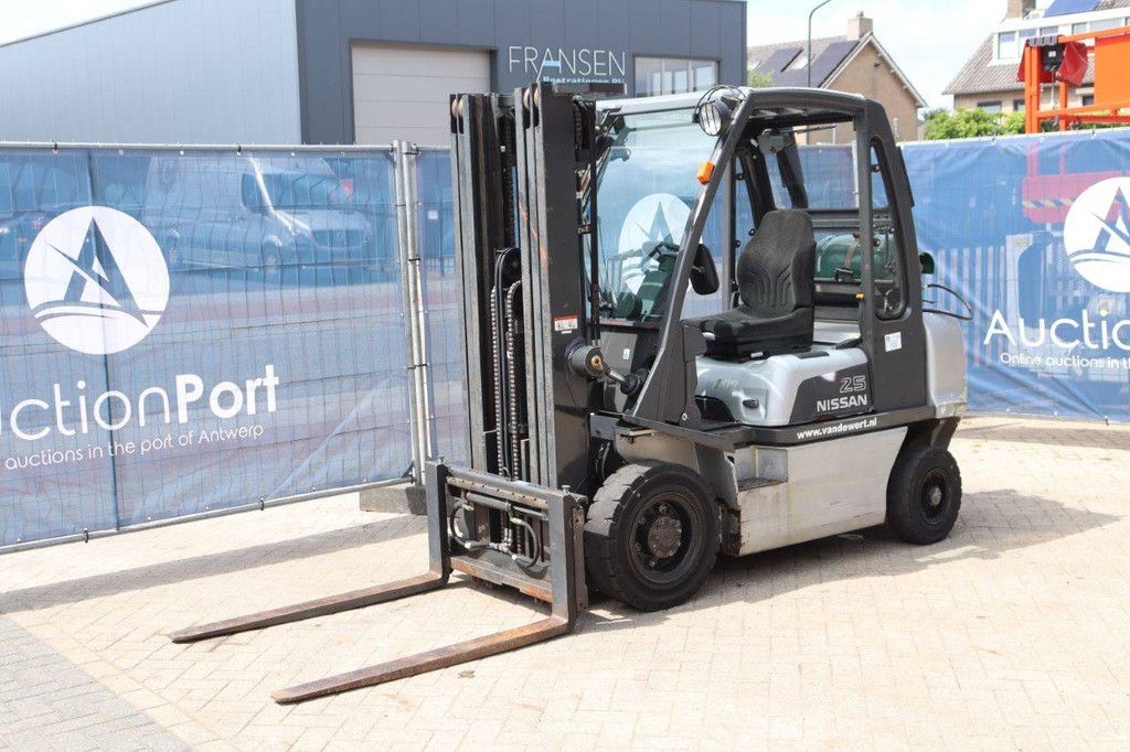 Gabelstapler Nissan UD02A25PQ Treibgas 2500kg 4,75m 2005