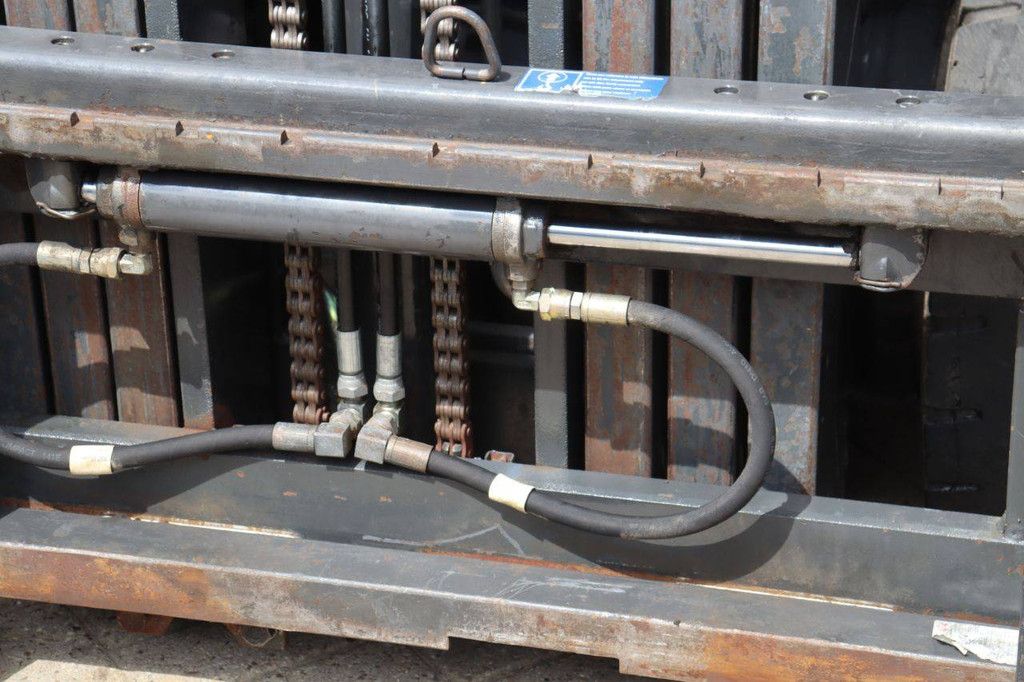 Gabelstapler Nissan UD02A25PQ Treibgas 2500kg 4,75m 2005