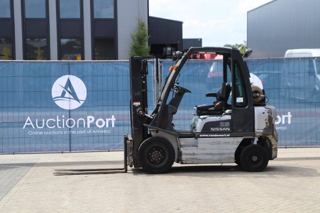 Forklift Nissan UD02A25PQ LPG 2500kg 4.3m 2006