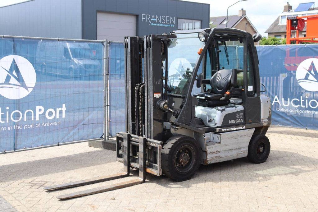 Forklift Nissan UD02A25PQ LPG 2500kg 4.3m 2006