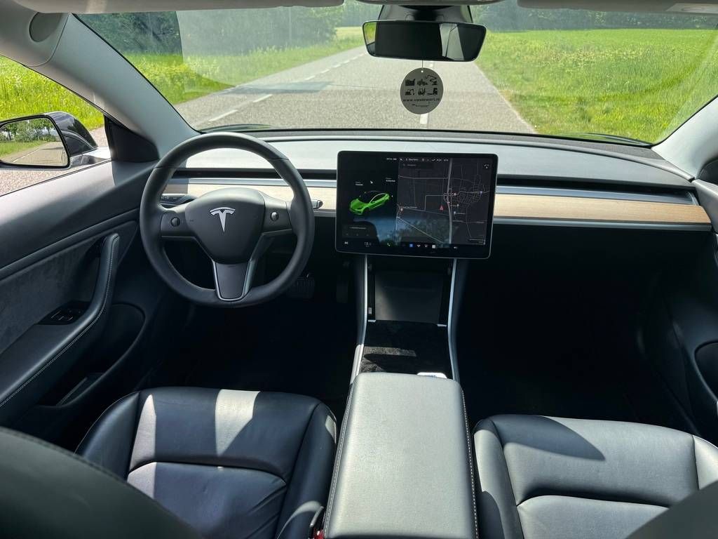 Tesla Model 3 Electric (Marge)