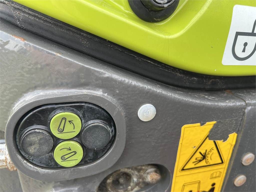 CLAAS Axion 830