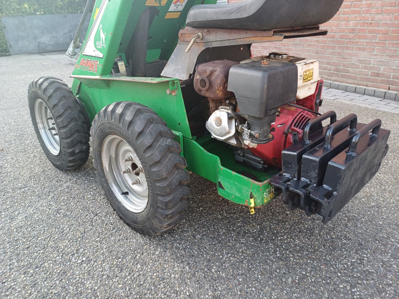 Avant 313s mini shovel Wiellader