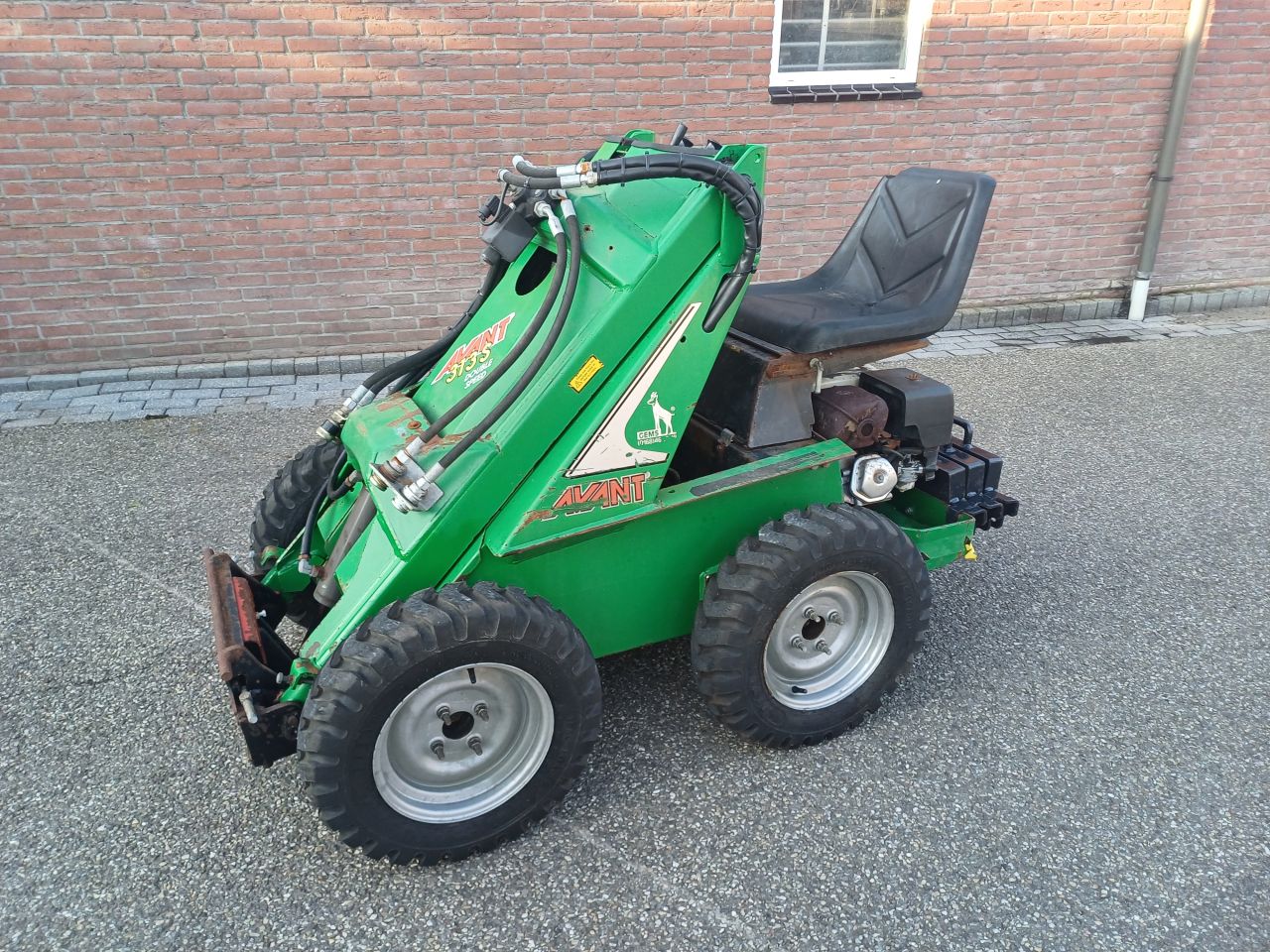 Avant 313s mini shovel Wiellader