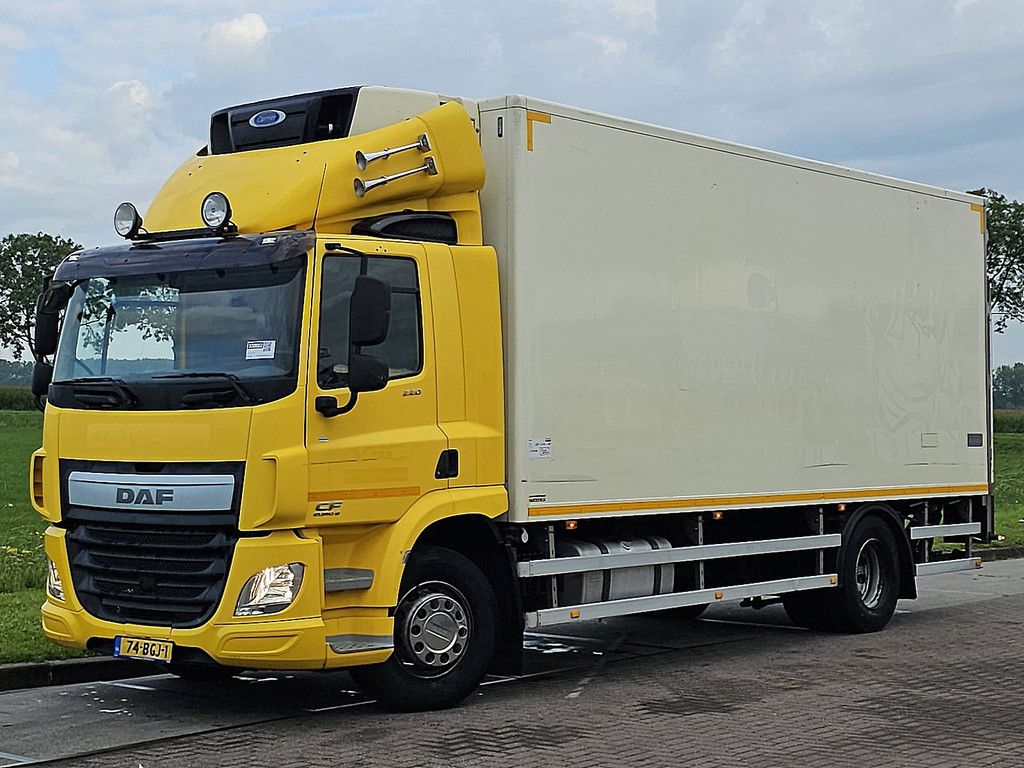 DAF CF 220 carrier lift doors