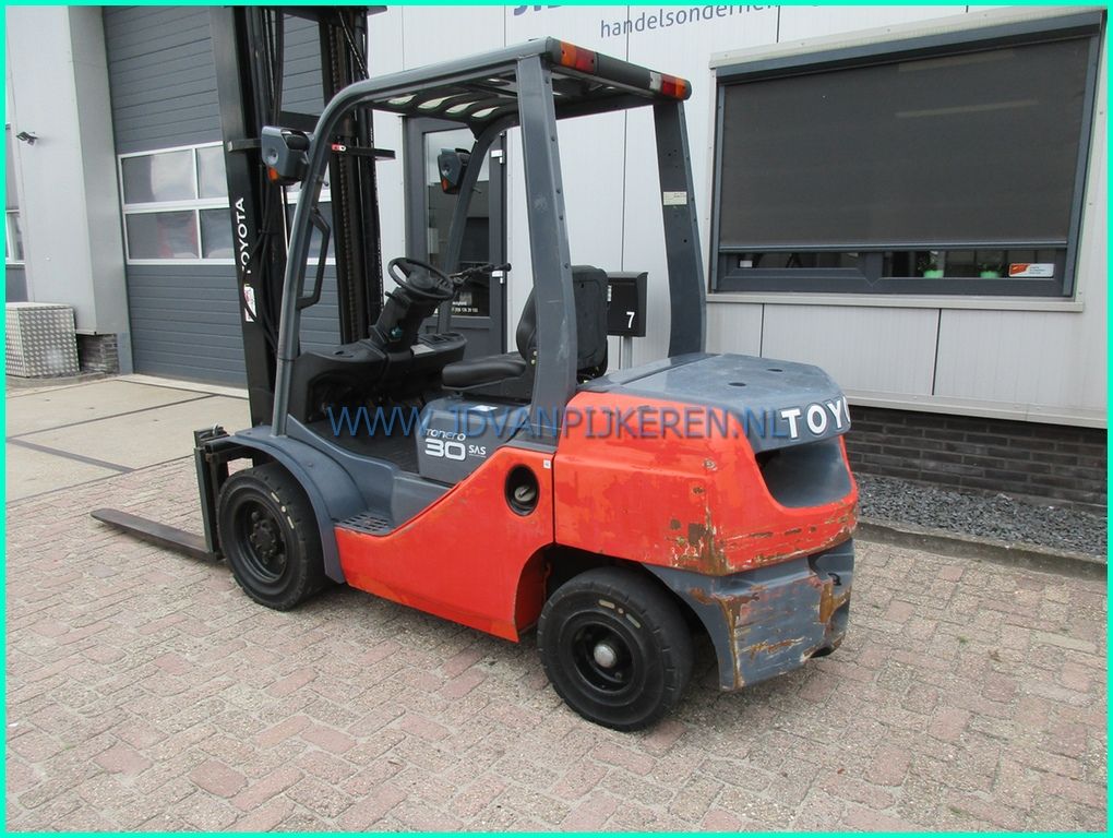 Toyota 52-8FDF30 3000kg diesel sideshift+4xhydrauliek