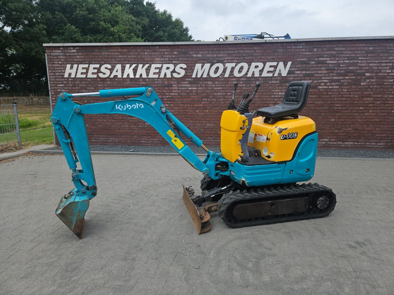 Kubota U008 / U10