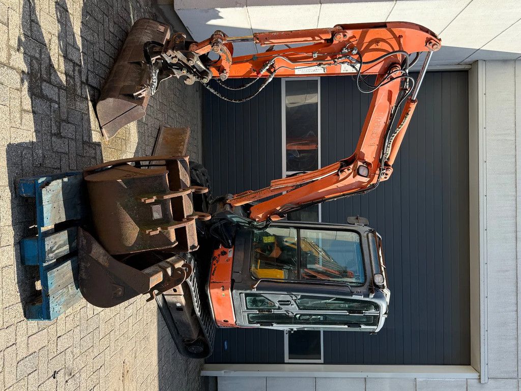 Hitachi ZX30U