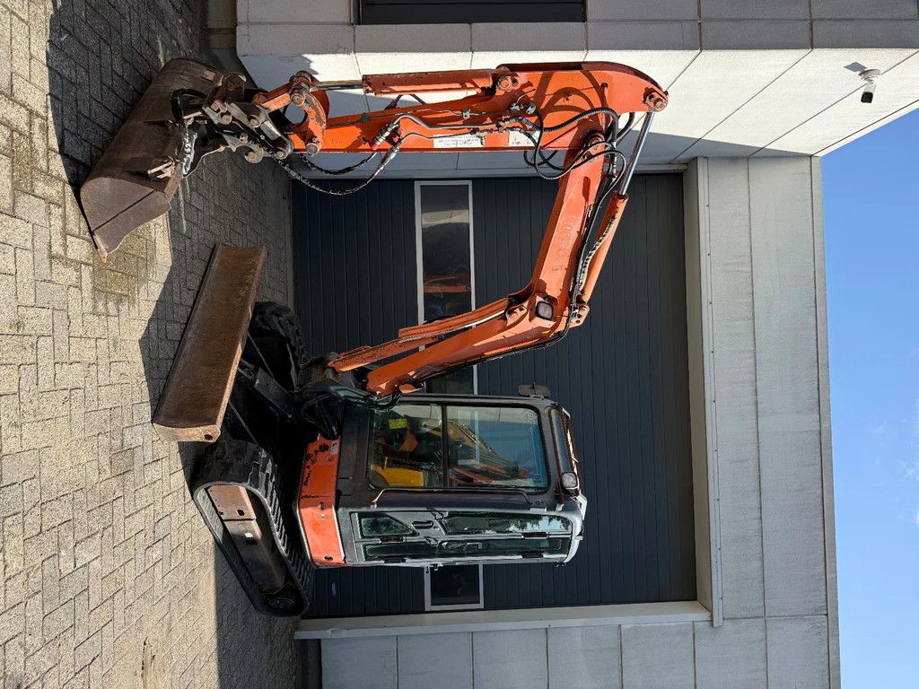 Hitachi ZX30U