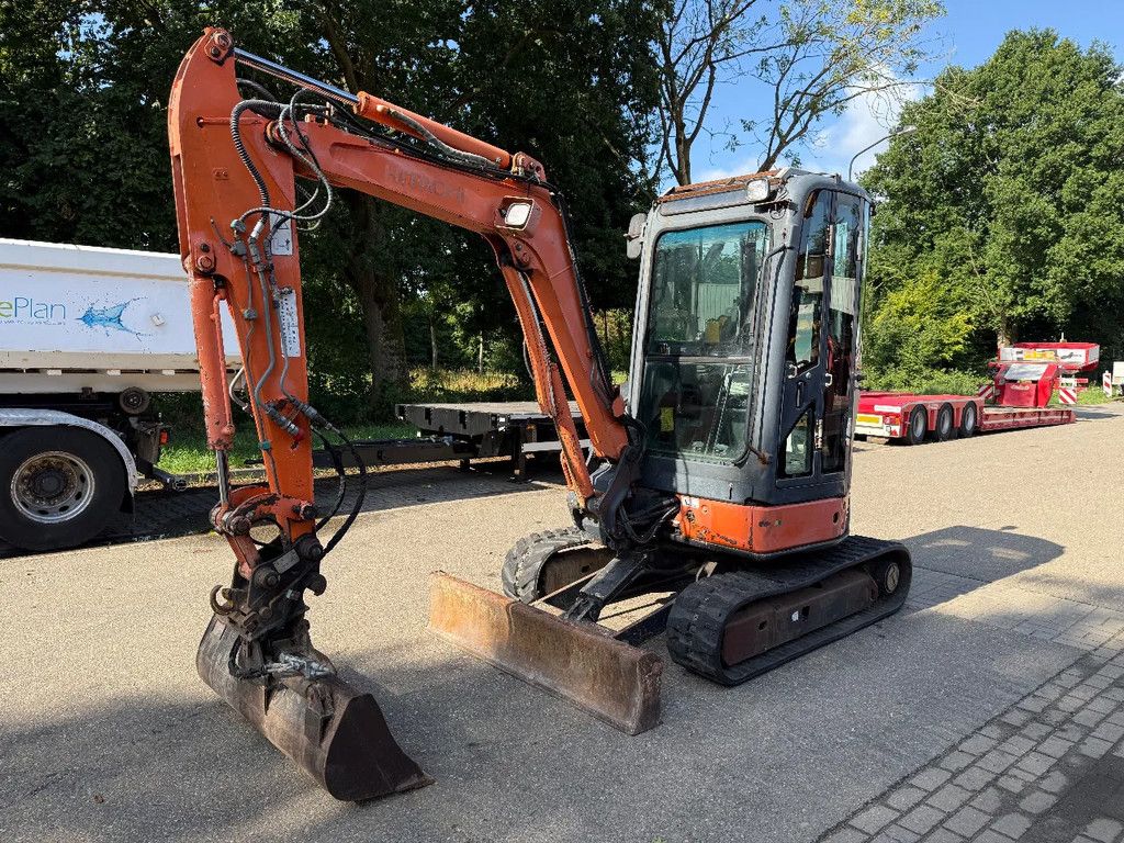 Hitachi ZX30U