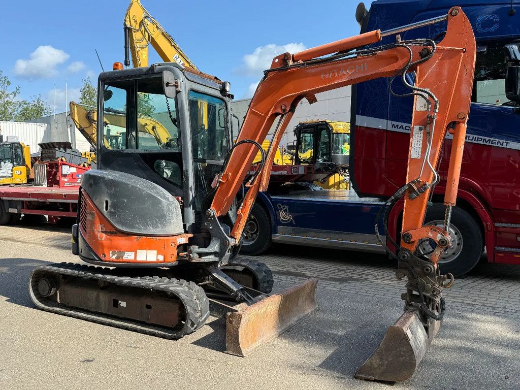 Hitachi ZX30U
