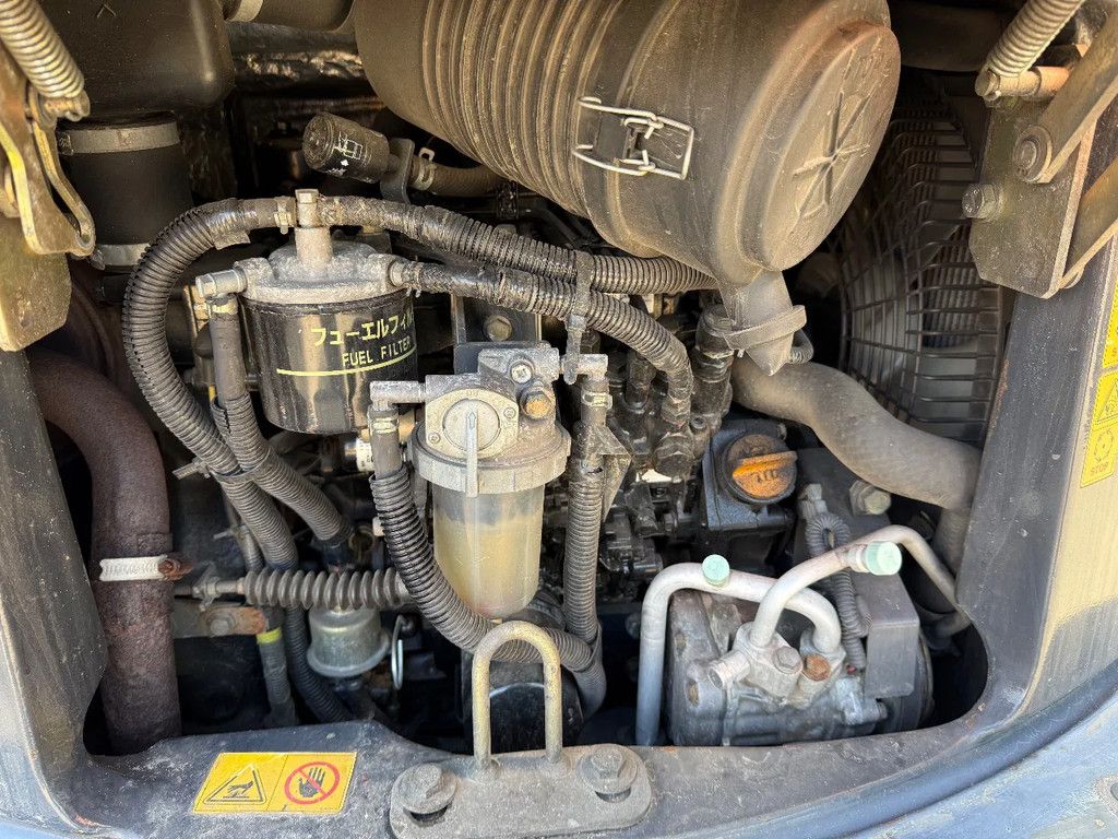 Hitachi ZX30U