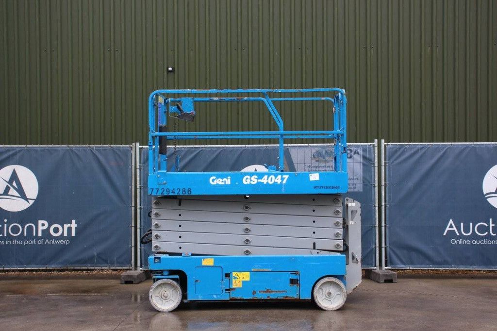 Genie GS-4047 Electric Scissor Lift 13.7m 2015