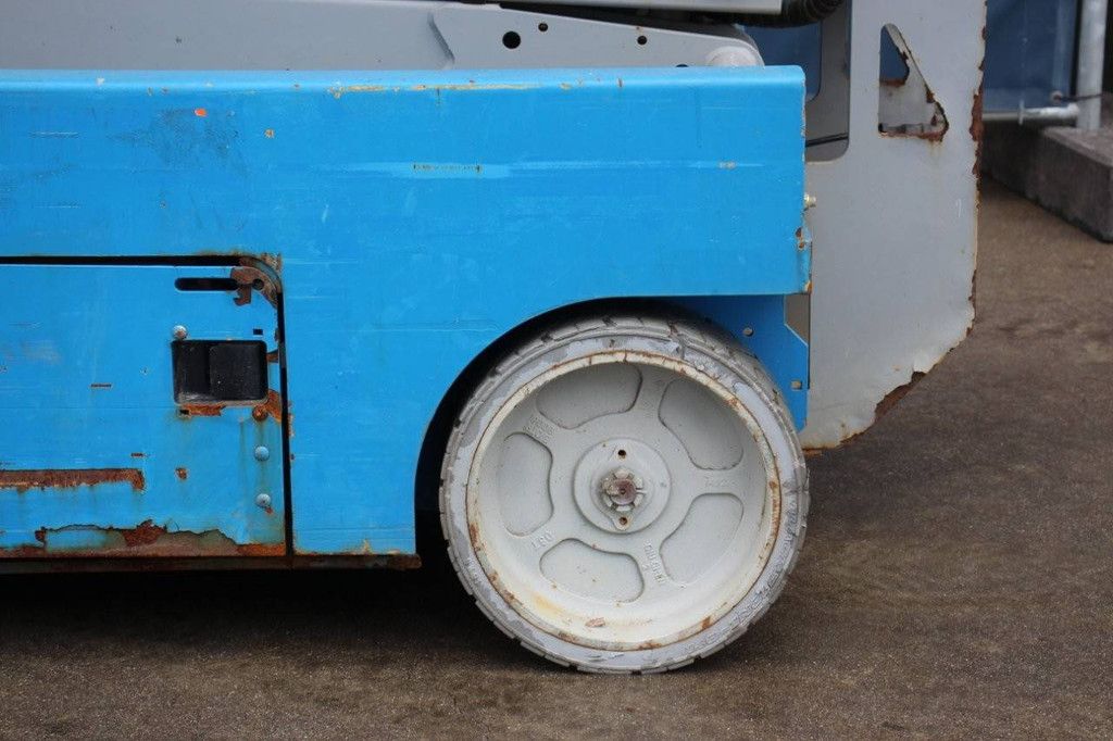 Genie GS-4047 Electric Scissor Lift 13.7m 2015