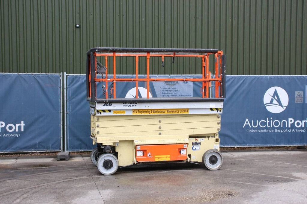 JLG 2646ES Electric Scissor Lift 9.9m 2013