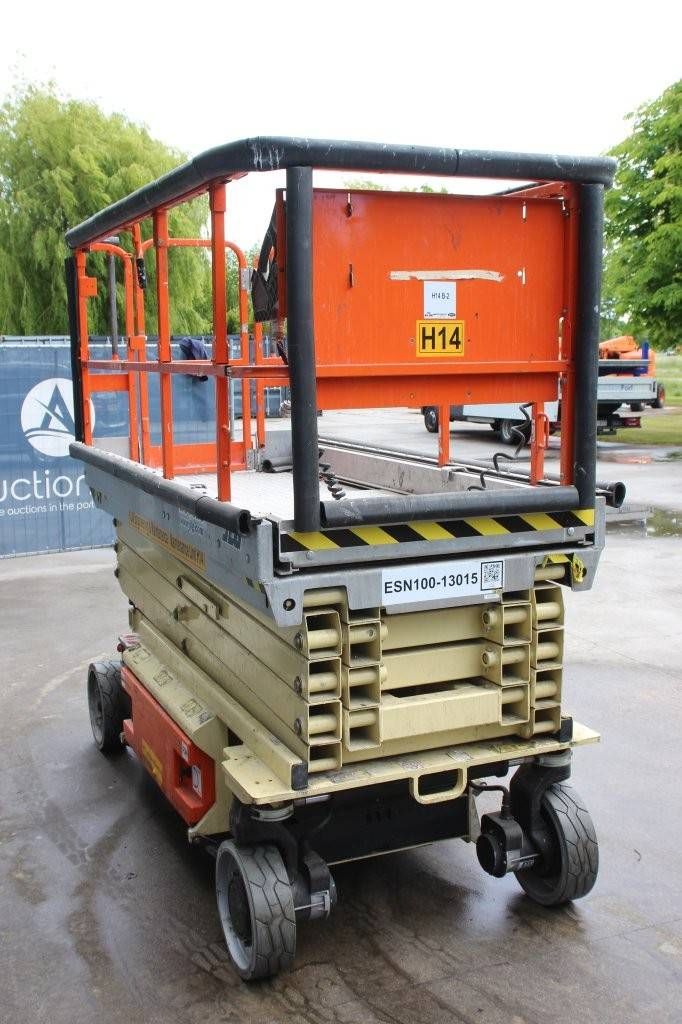 JLG 2646ES Electric Scissor Lift 9.9m 2013