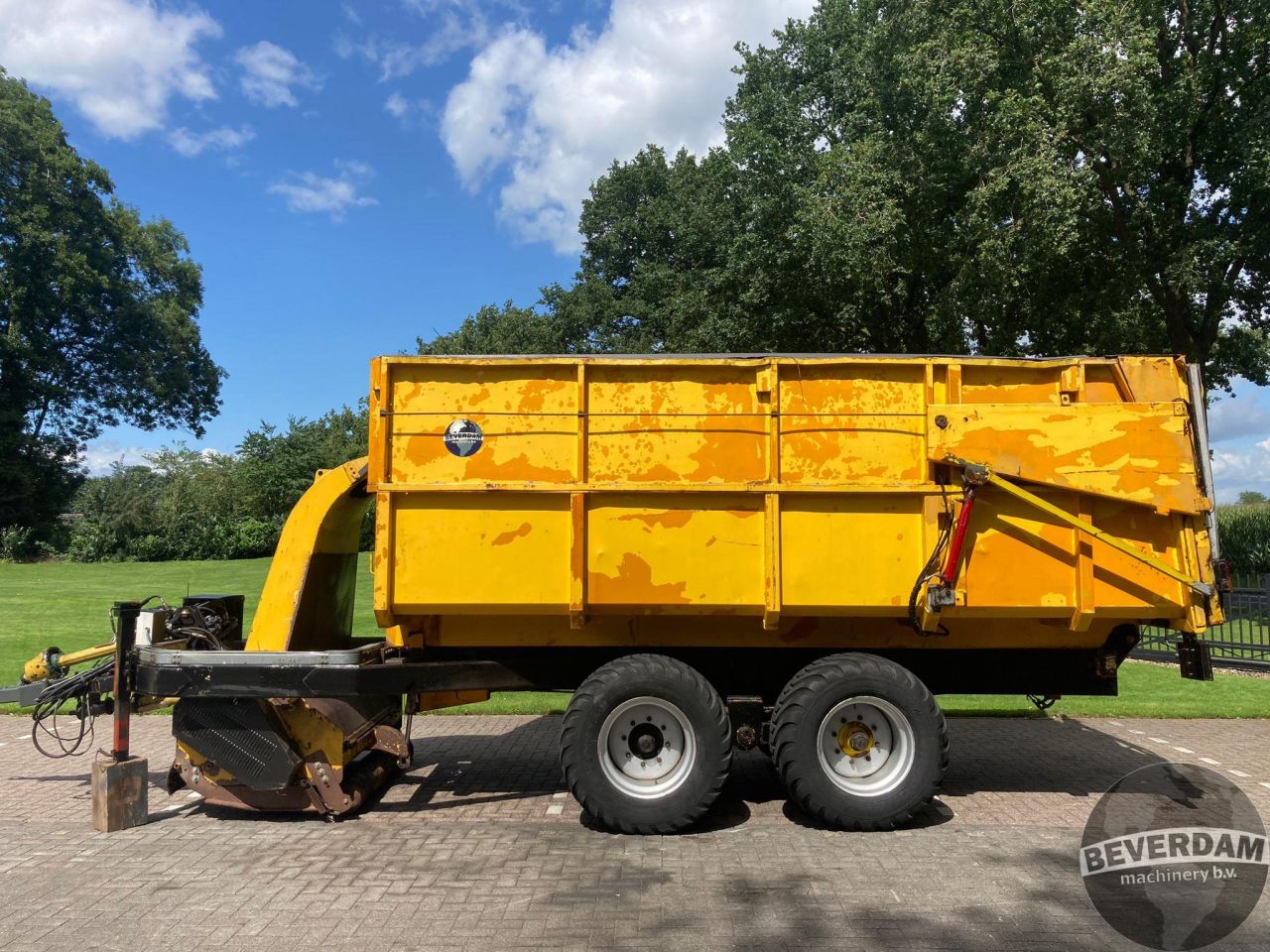 Veenhuis Omarv maaizuigwagen