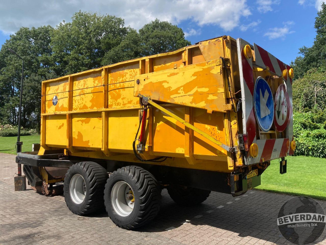 Veenhuis Omarv maaizuigwagen