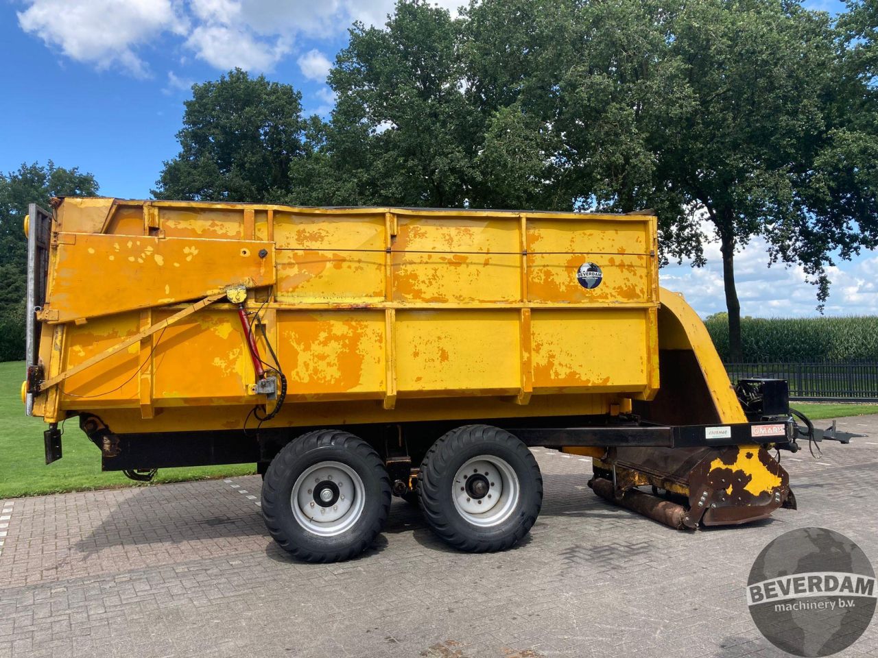 Veenhuis Omarv maaizuigwagen
