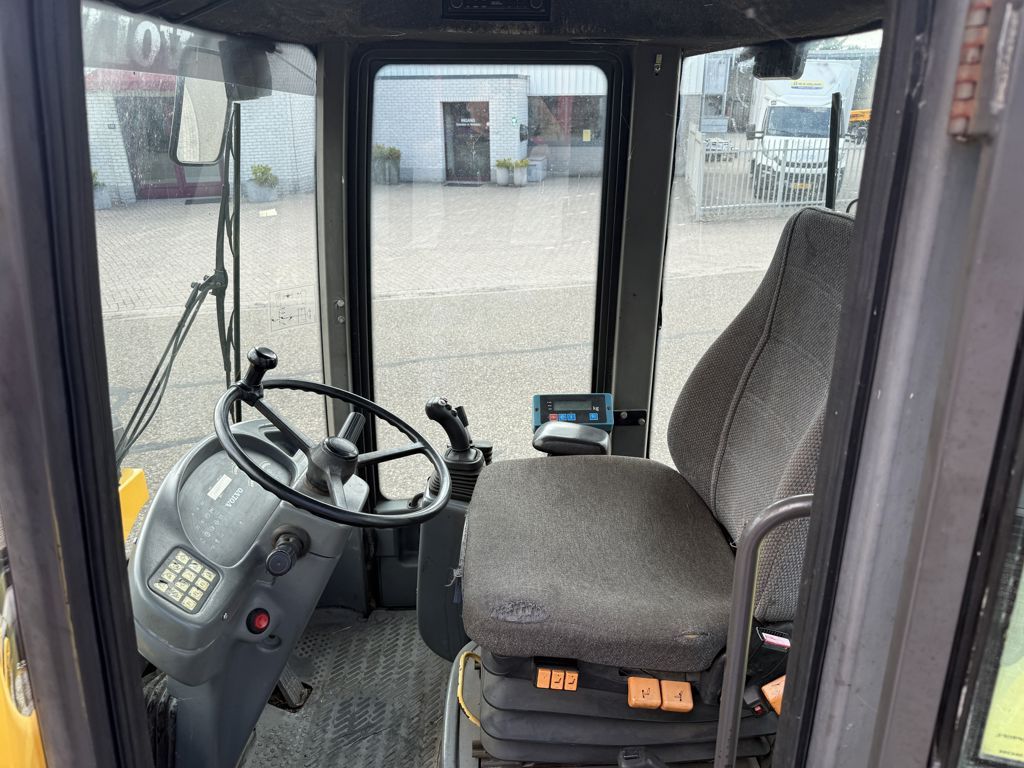 Volvo L30B Pro Shovel