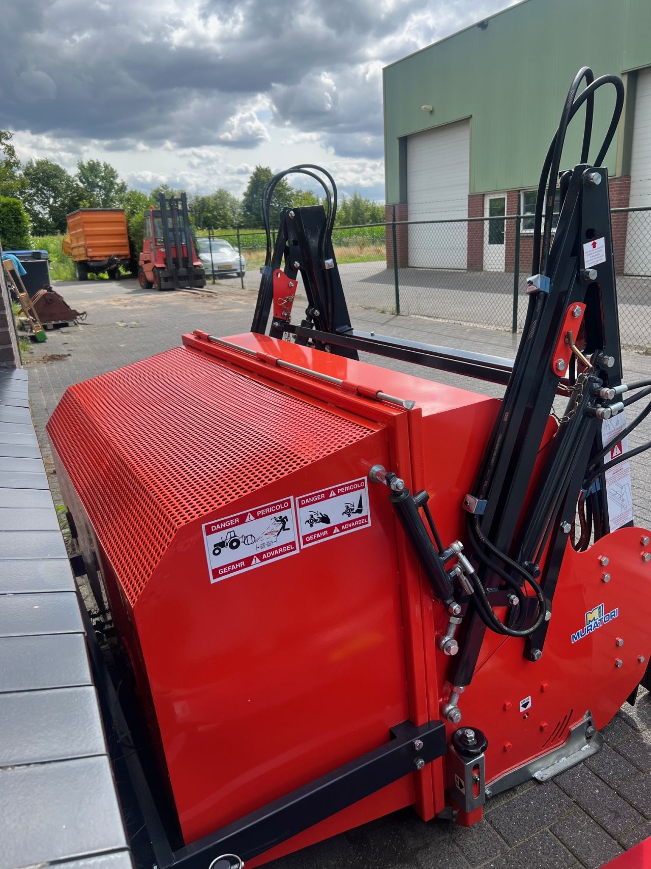 Muratori MT31RH-130 klepelmaaier met hoog lossende opvangbak