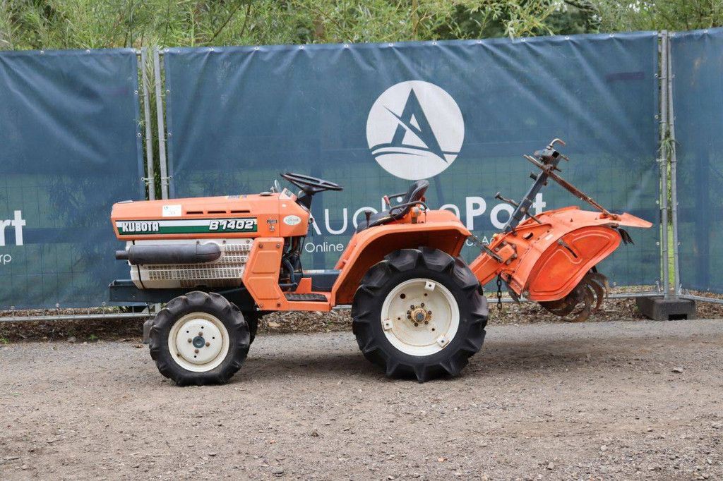 Minitraktor Kubota B1402 Diesel 14 PS mit Grubber