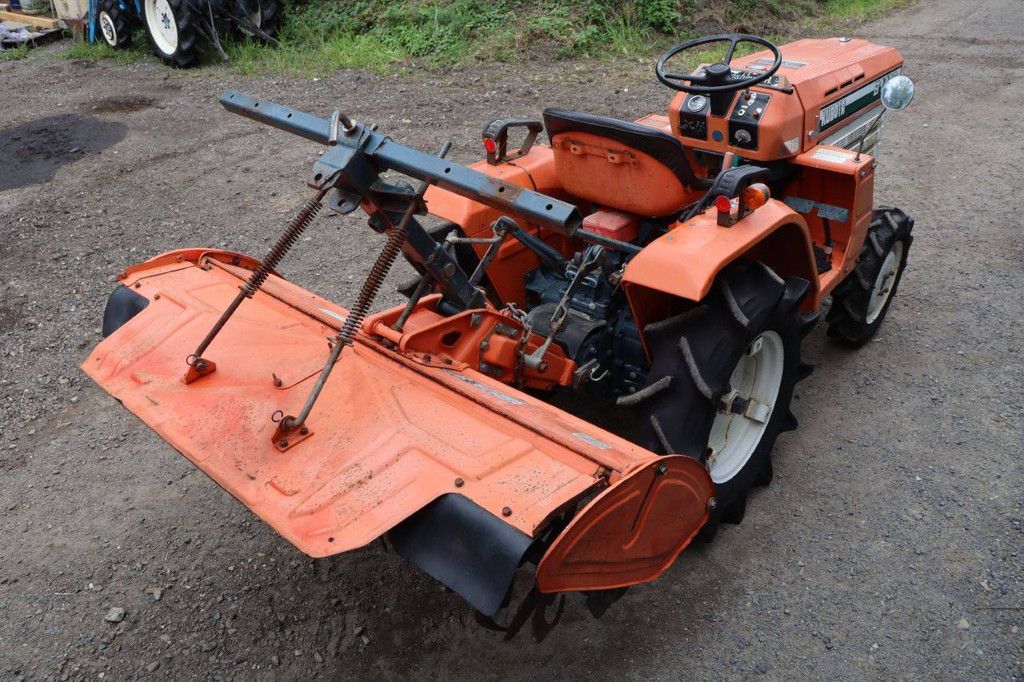 Minitraktor Kubota B1402 Diesel 14 PS mit Grubber