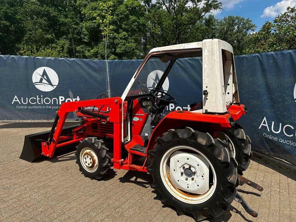 Kubota L1-235 Diesel-Minitraktor mit neuem Frontlader