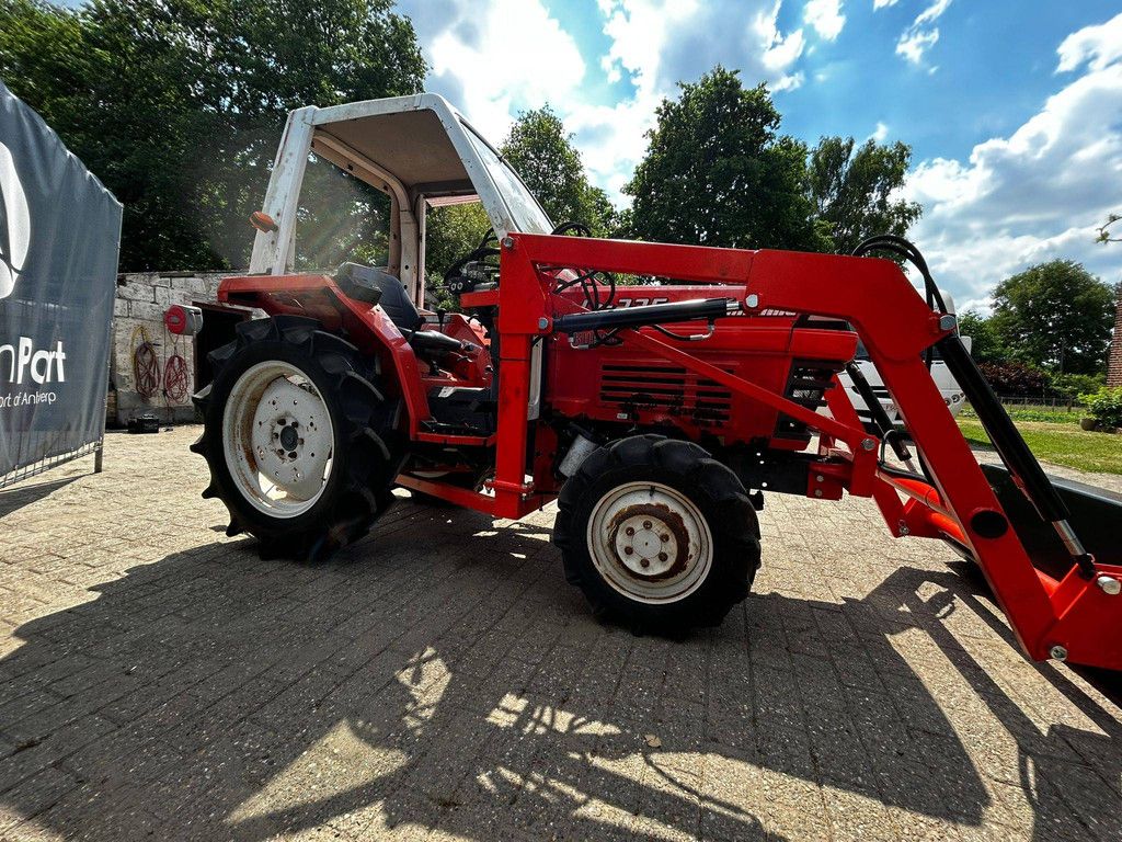 Kubota L1-235 Diesel-Minitraktor mit neuem Frontlader