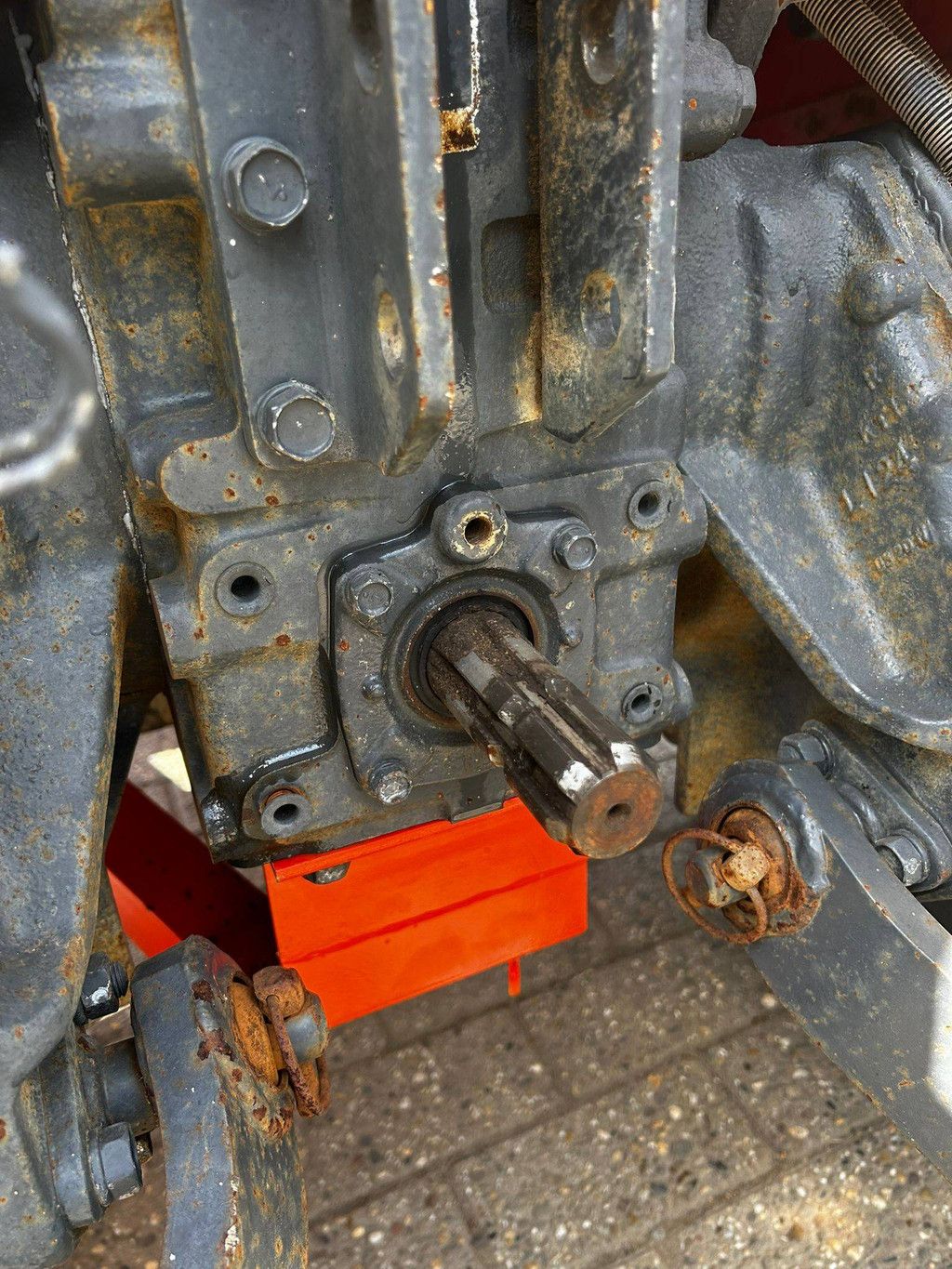 Kubota L1-235 Diesel-Minitraktor mit neuem Frontlader
