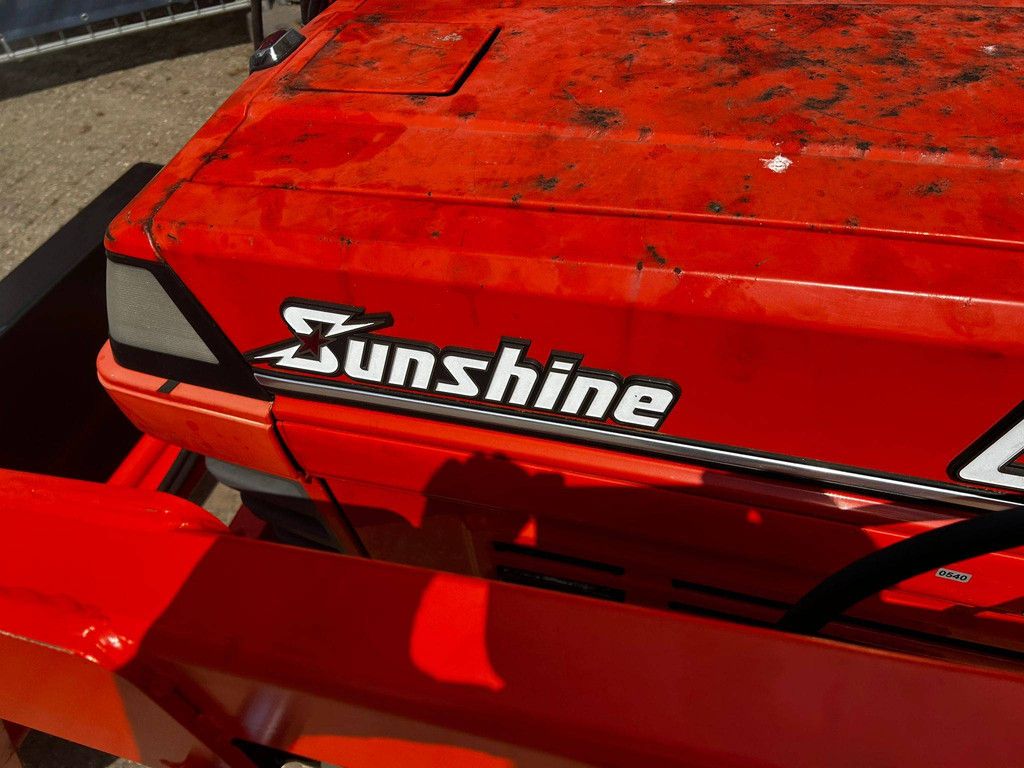 Kubota L1-235 Diesel-Minitraktor mit neuem Frontlader