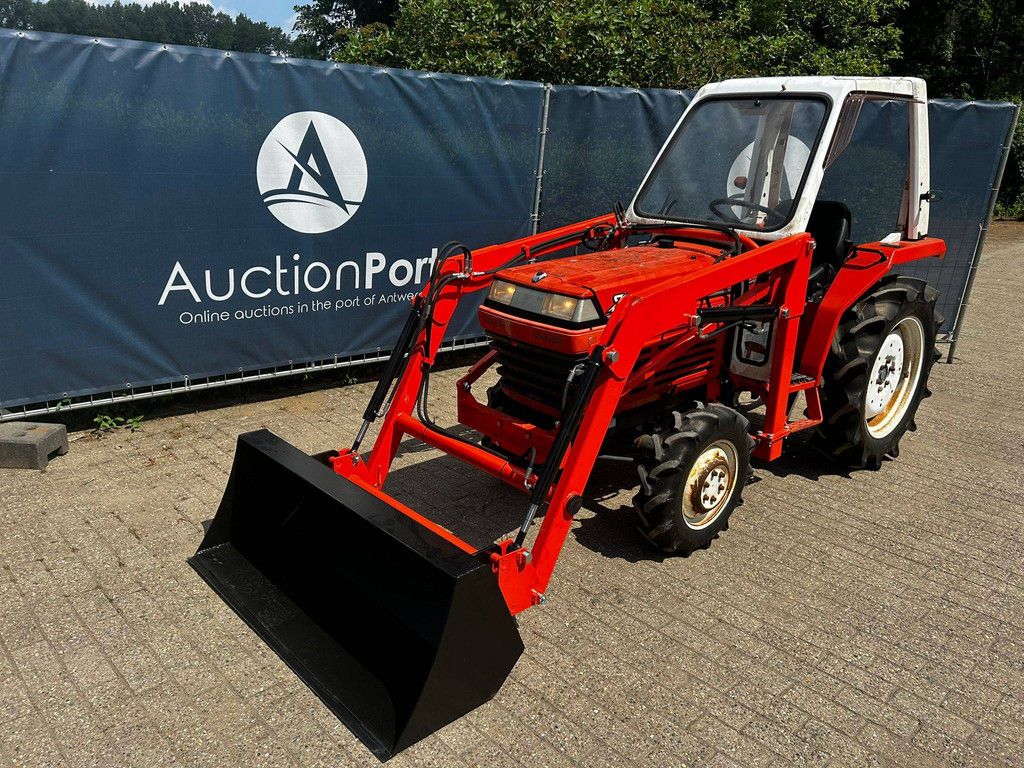 Kubota L1-235 Diesel-Minitraktor mit neuem Frontlader
