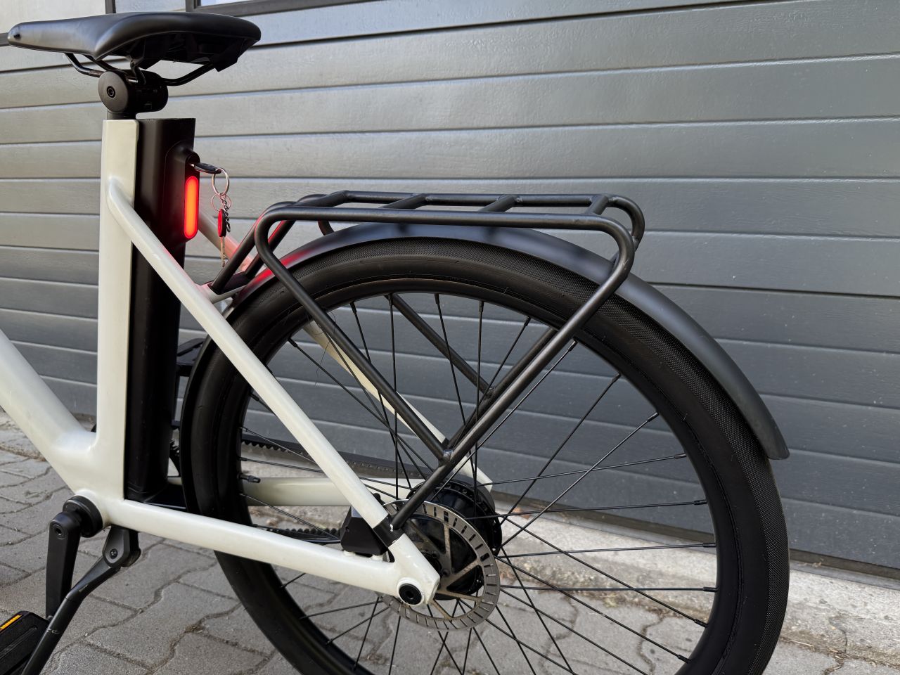 Cowboy 4+ sand - 2234km , Incl btw en factuur.
