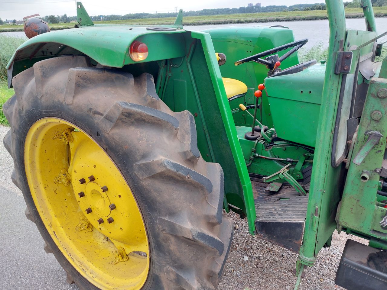John Deere 2030 met voorlader