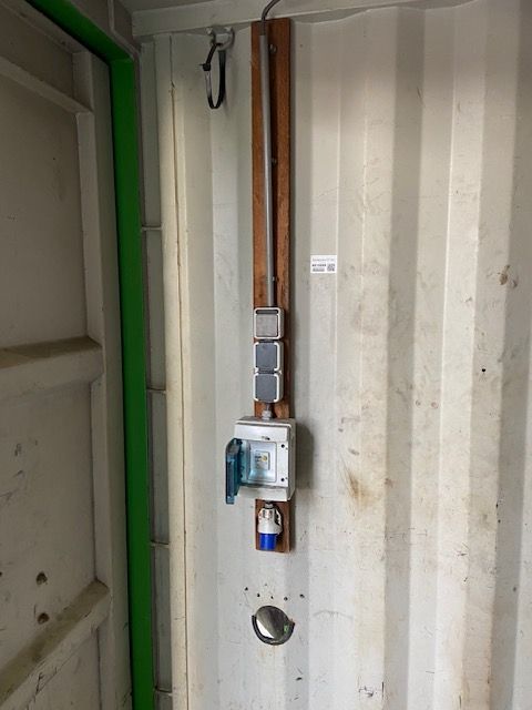 20ft container met stelling en elektra