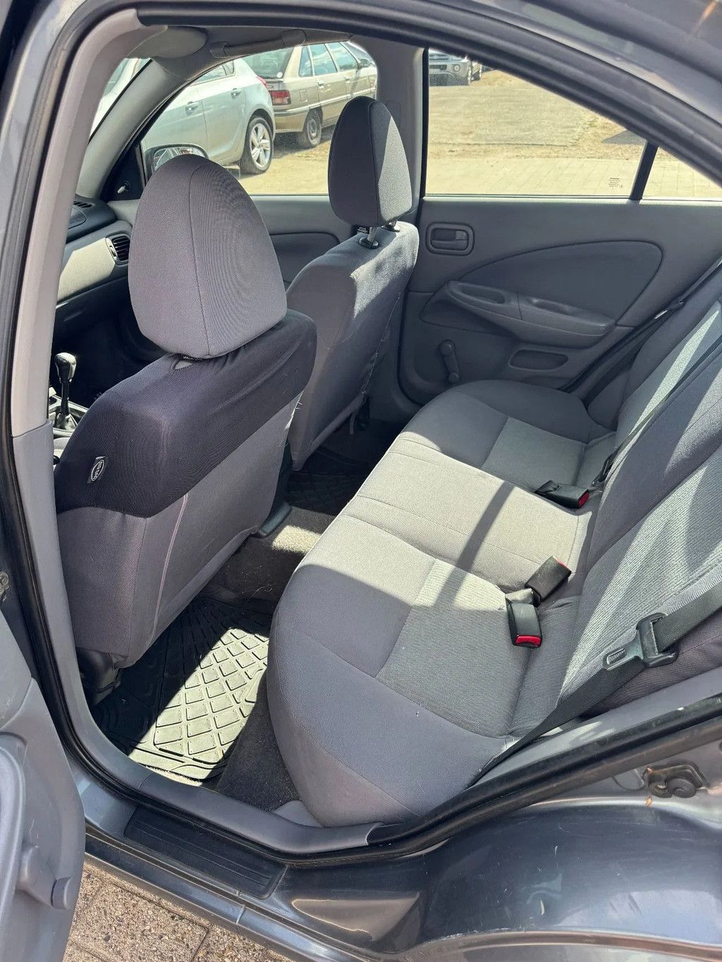 Nissan Almera **BELGIAN CAR-VOITURE BELGE**