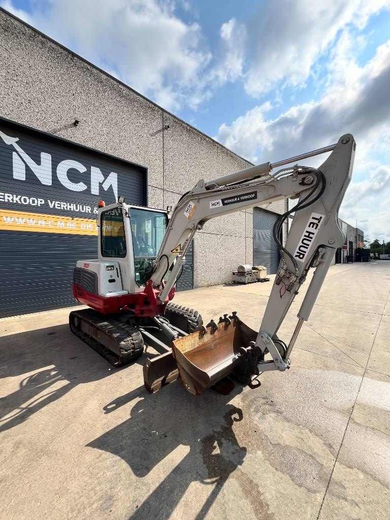 Takeuchi TB 235