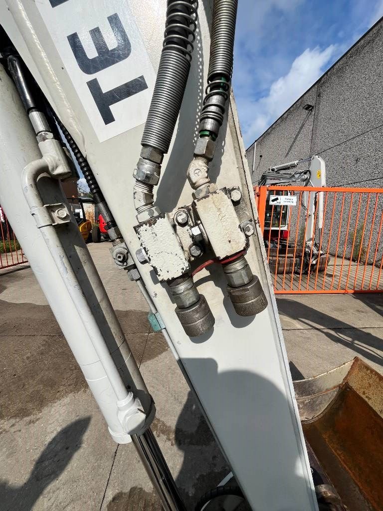 Takeuchi TB 235