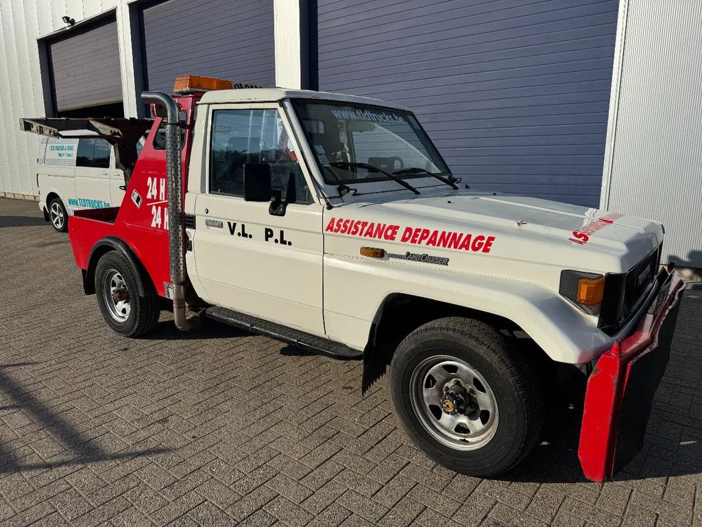 Toyota LANDCRUISER **RECOVERY TRUCK-WINCH**