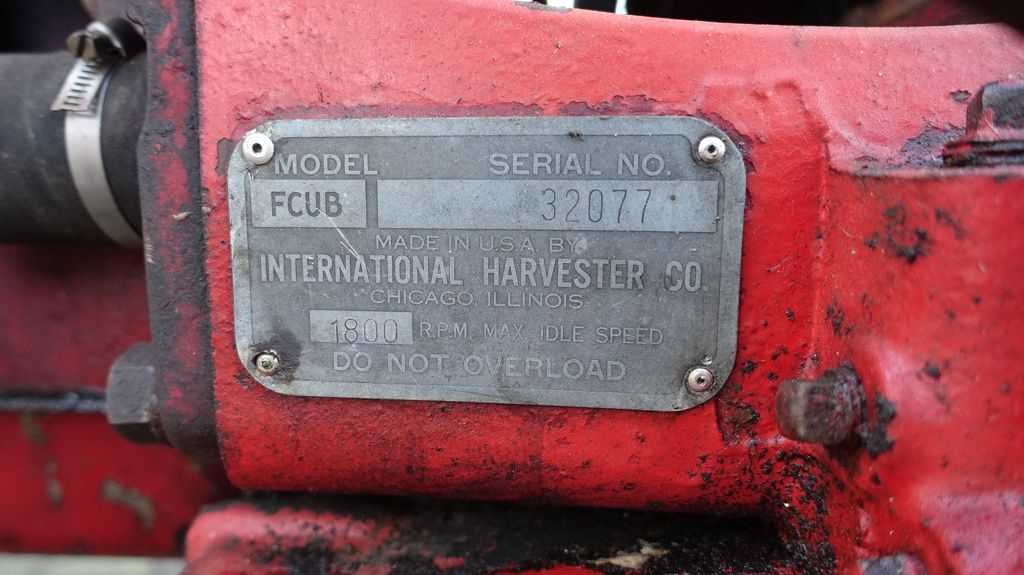 Farmall Cub Benzine met maaibalk en wielgewichten