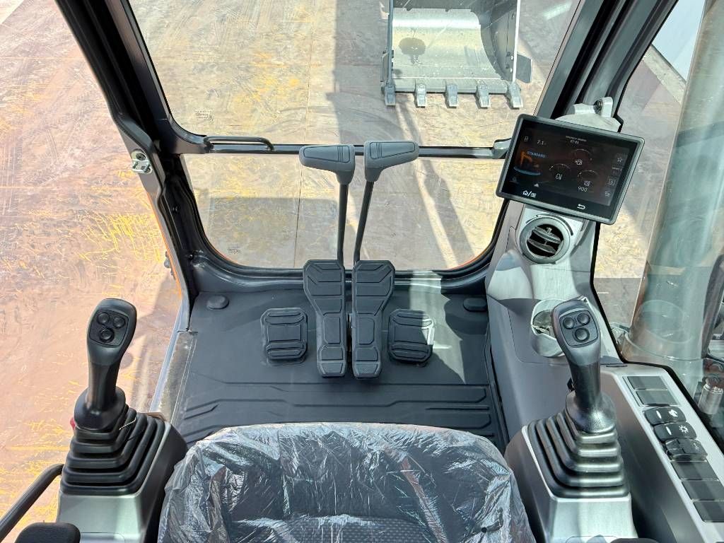 Doosan DX205 - New / Unused / Hammer Lines